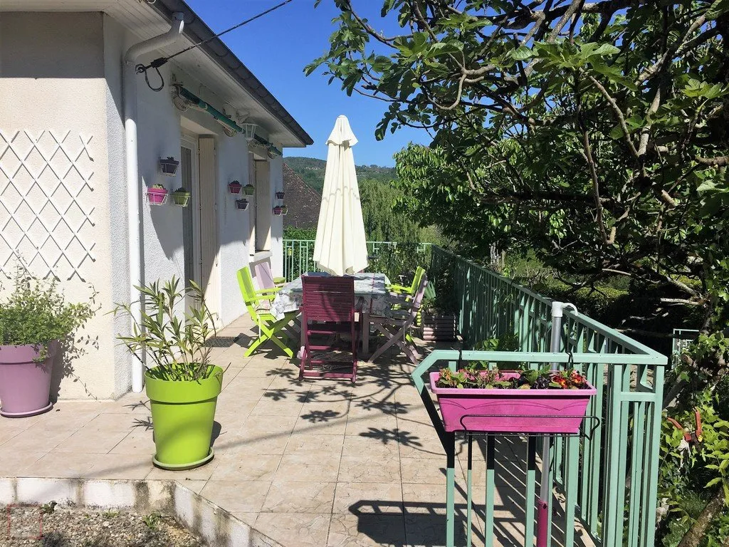 MAISON DE VILLE AU CALME JARDIN 600 M²