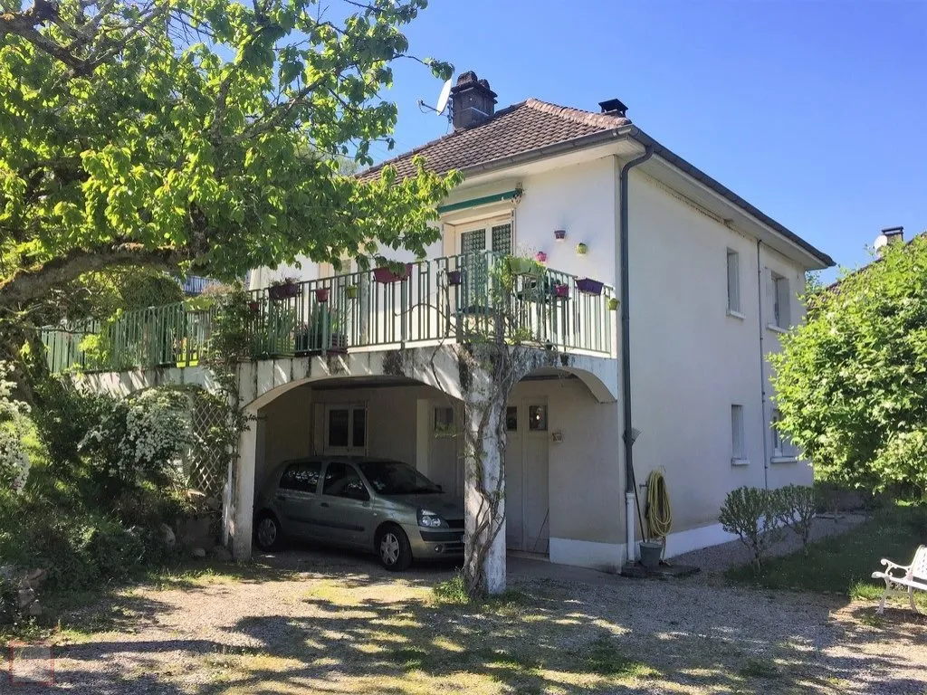 MAISON DE VILLE AU CALME JARDIN 600 M²