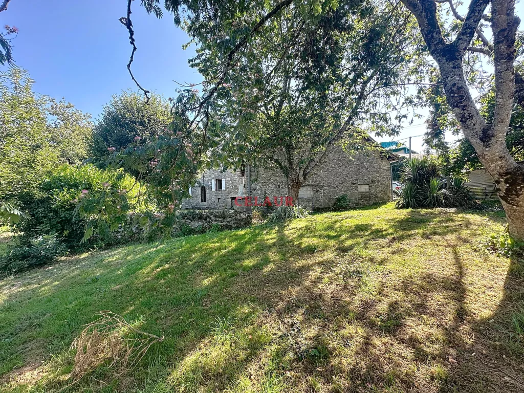 ENSEMBLE EN PIERRE ENTRE TULLE ET BRIVE