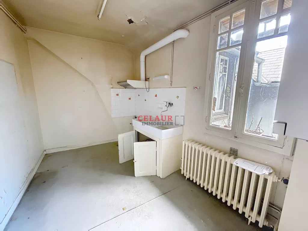 ENSEMBLE IMMOBILIER À RÉNOVER EN CENTRE-VILLE