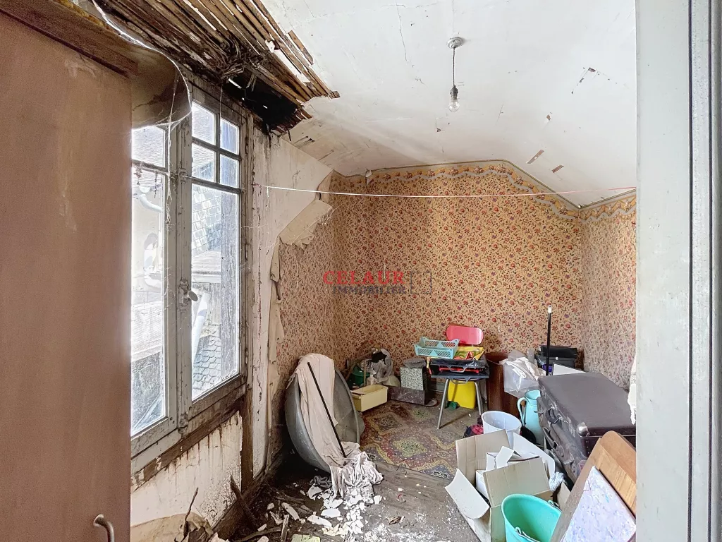 ENSEMBLE IMMOBILIER À RÉNOVER EN CENTRE-VILLE