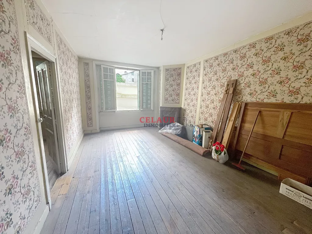 ENSEMBLE IMMOBILIER À RÉNOVER EN CENTRE-VILLE