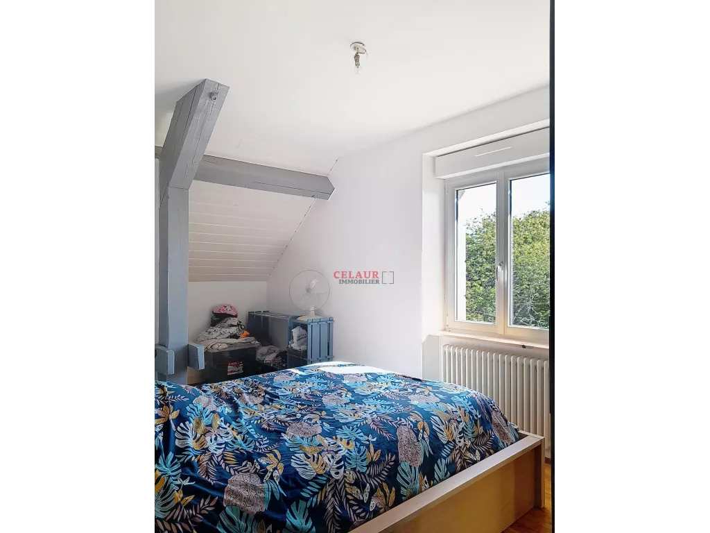 Solide maison familiale avec plus de 3hectares attenant.