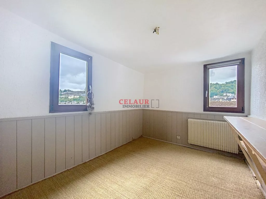 MAISON AVEC JARDIN ET GARAGE - PROCHE HOPITAL