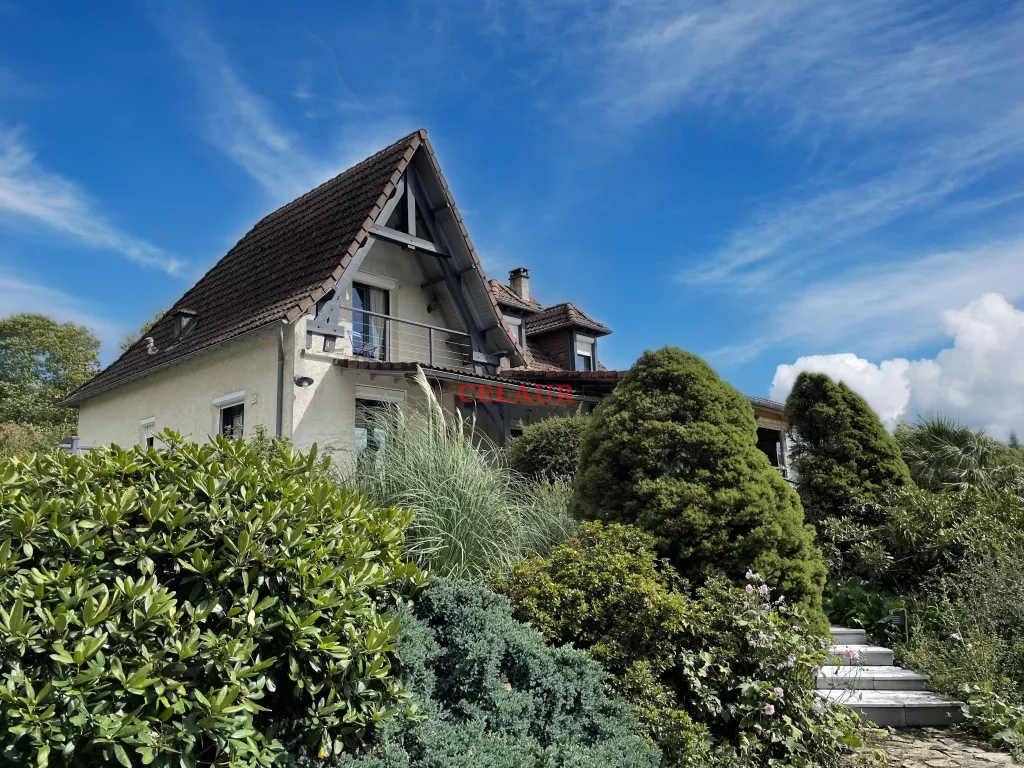 MAISON AVEC PISCINE ET DÉPENDANCE À 15 MINUTES DE TULLE