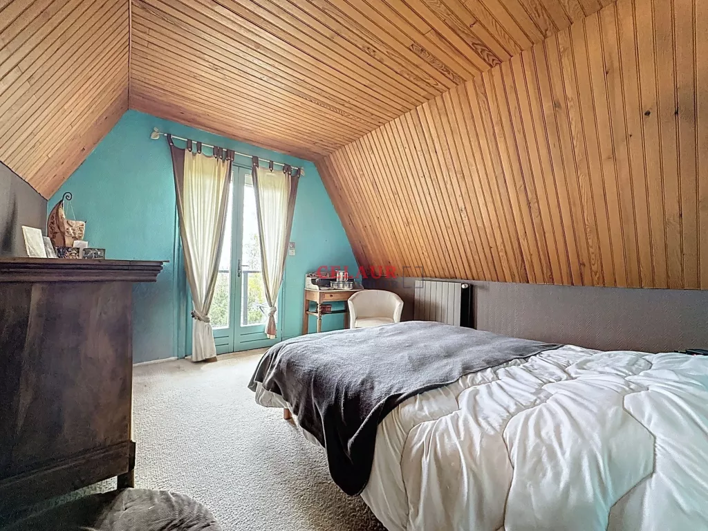 MAISON AVEC PISCINE ET DÉPENDANCE À 15 MINUTES DE TULLE