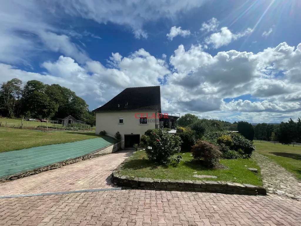 MAISON AVEC PISCINE ET DÉPENDANCE À 15 MINUTES DE TULLE