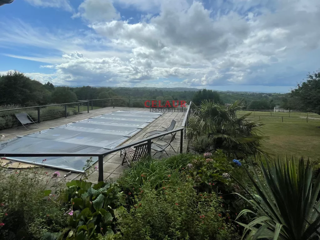 MAISON AVEC PISCINE ET DÉPENDANCE À 15 MINUTES DE TULLE