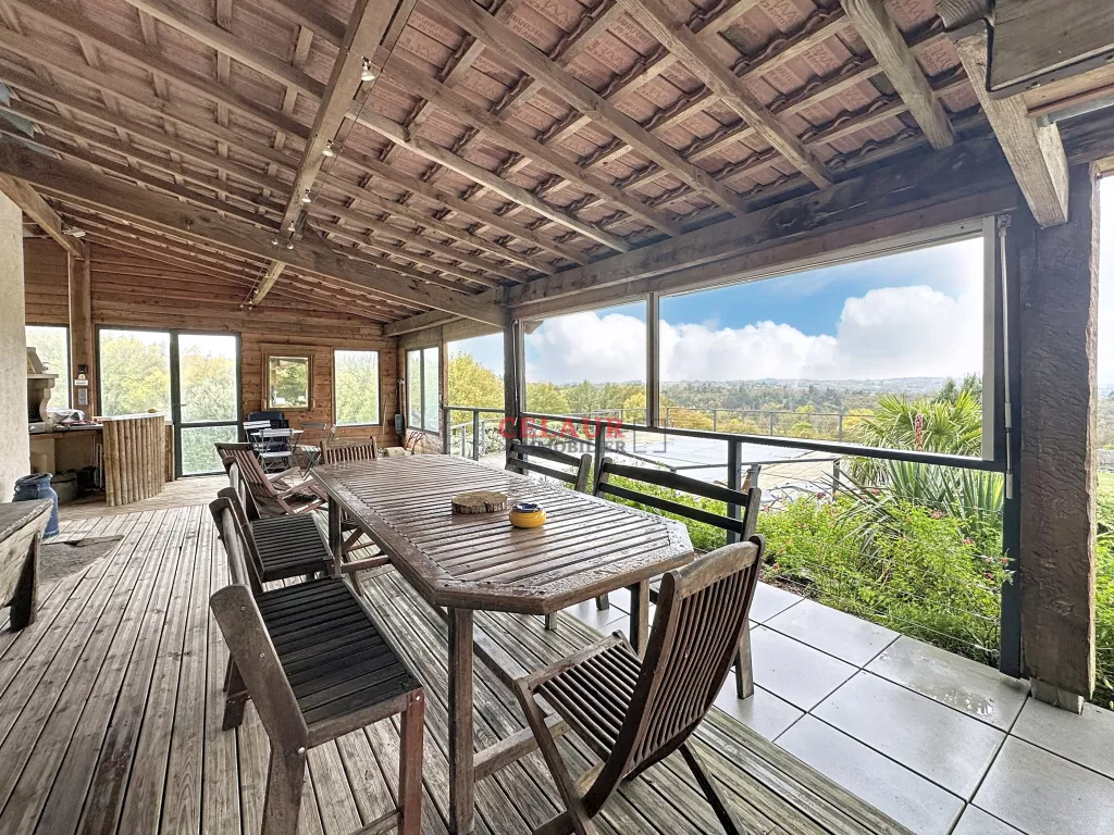 MAISON AVEC PISCINE ET DÉPENDANCE À 15 MINUTES DE TULLE