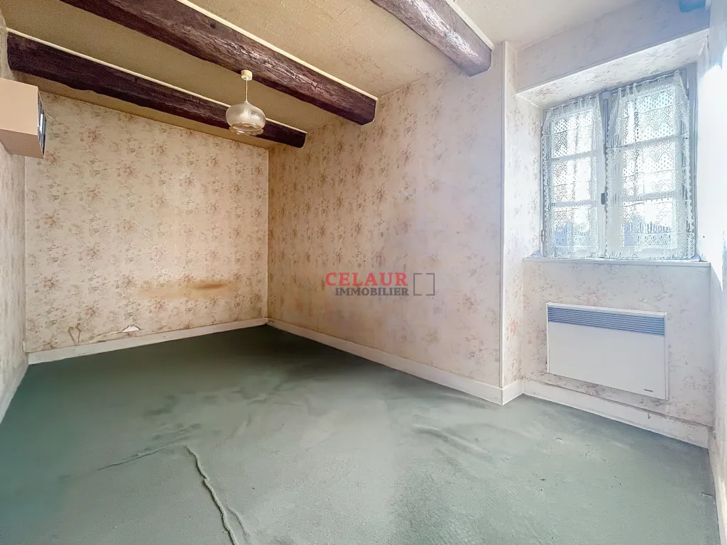 MAISON À RÉNOVER AVEC VUE DEGAGEE À LAGUENNE