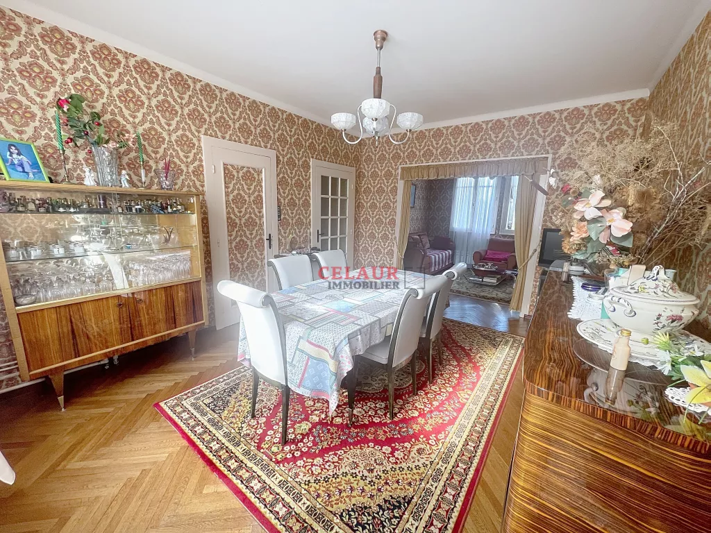 MAISON FAMILIALE À LAGUENNE