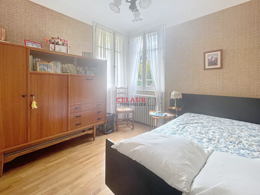 MAISON FAMILIALE À LAGUENNE