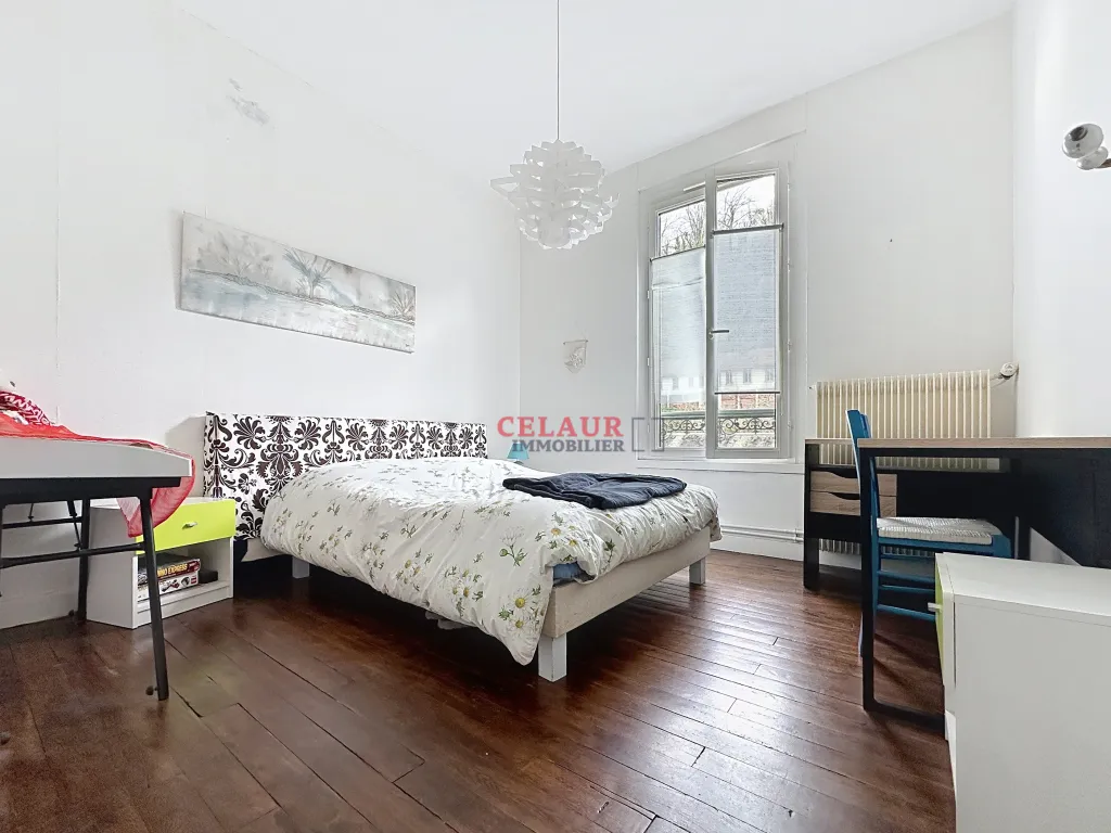 MAISON FAMILIALE AVEC STUDIOS IND&Eacute;PENDANTS