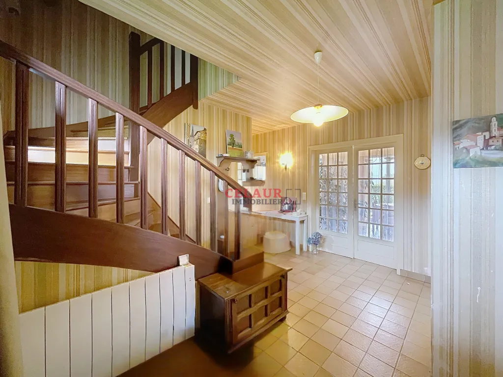 MAISON SPACIEUSE AVEC TERRAIN ET VUE D&Eacute;GAG&Eacute;E