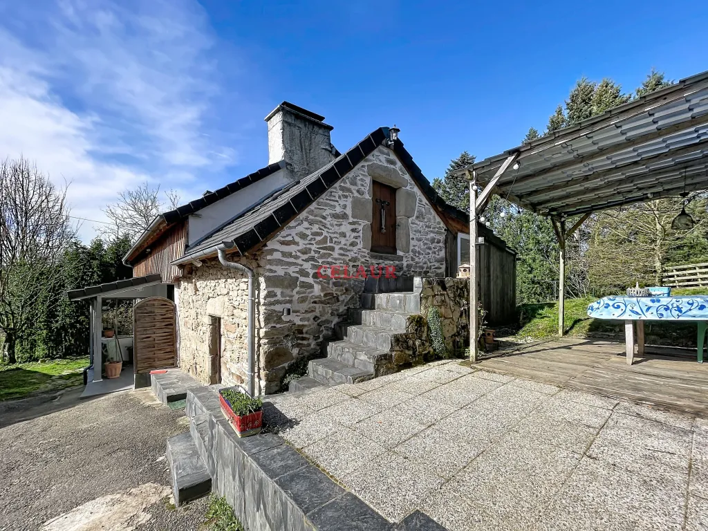 PROPRIETE EN PIERRES AVEC 4 HECTARES