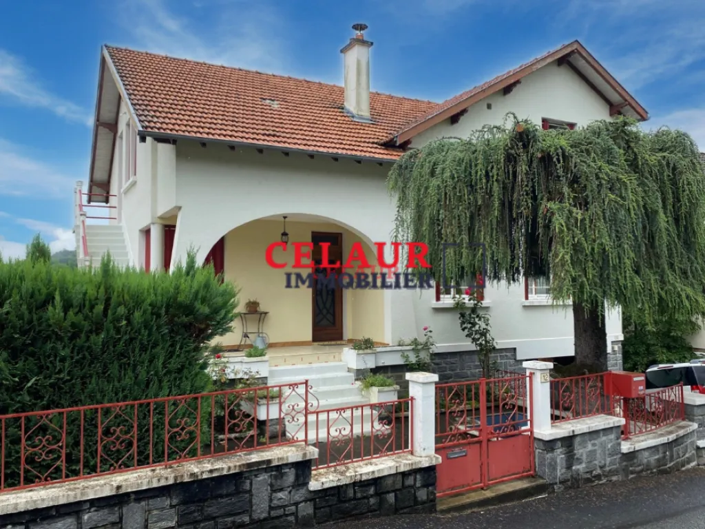 MAISON FAMILIALE &Agrave; LAGUENNE