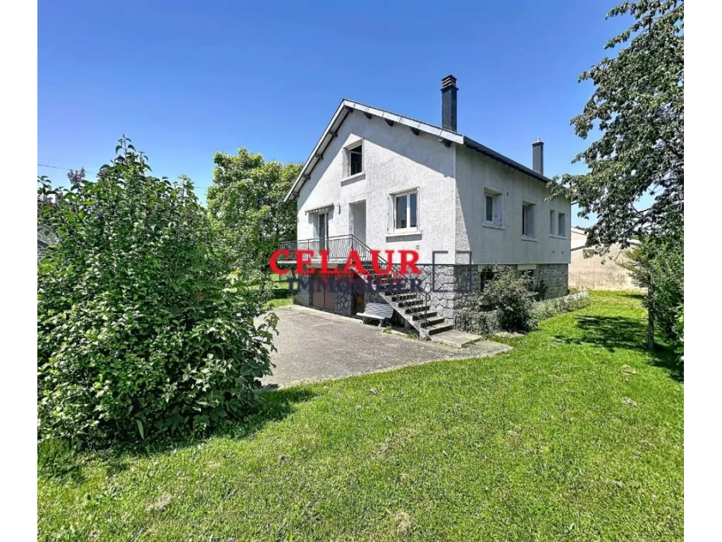 MAISON FAMILIALE AVEC GRANGE