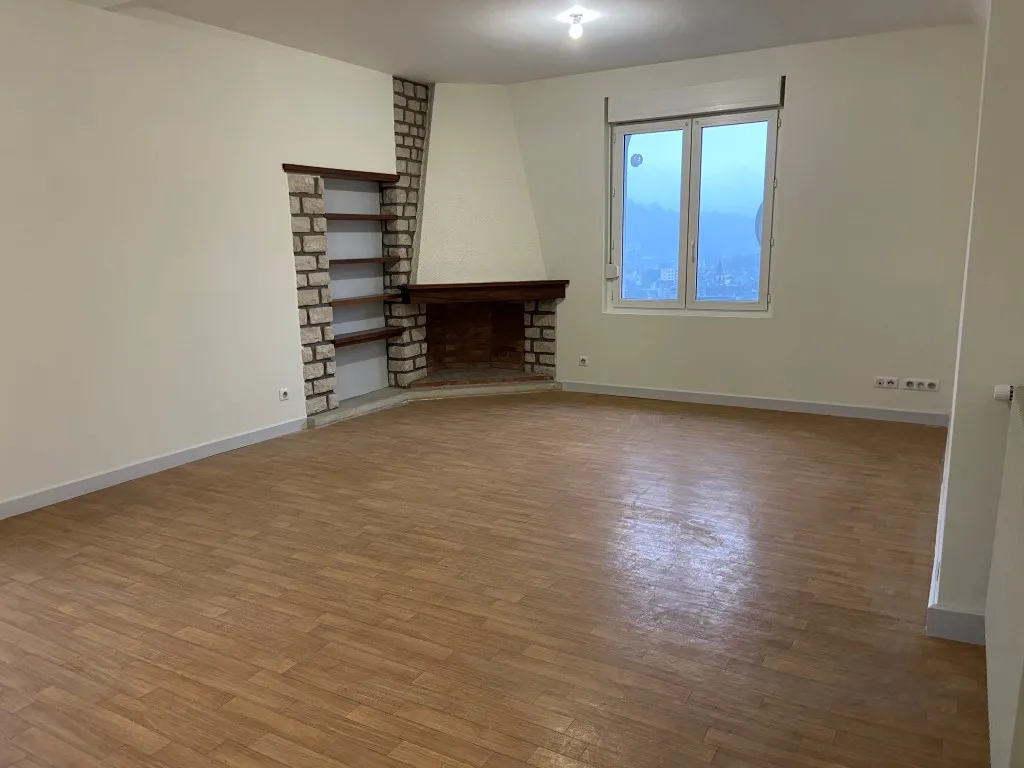 APPARTEMENT T4 AVEC GARAGE
