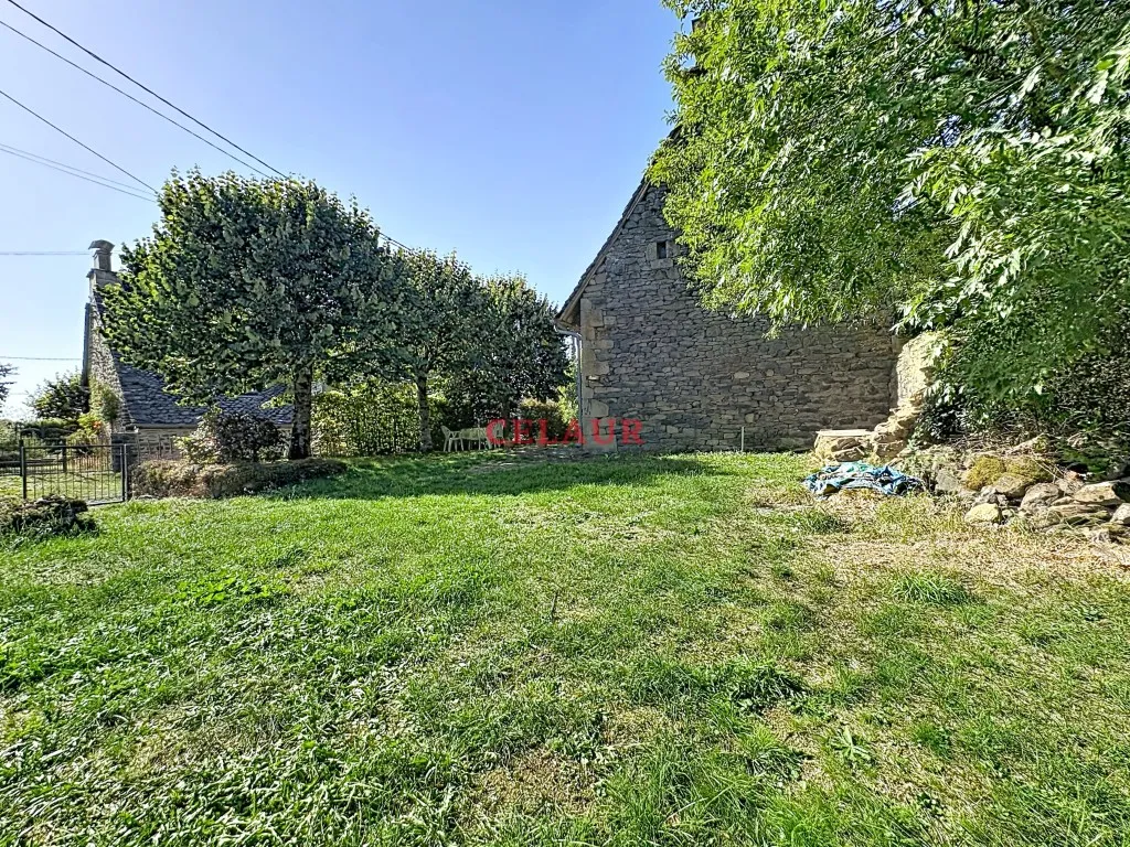 Maison de village en pierre et jardin