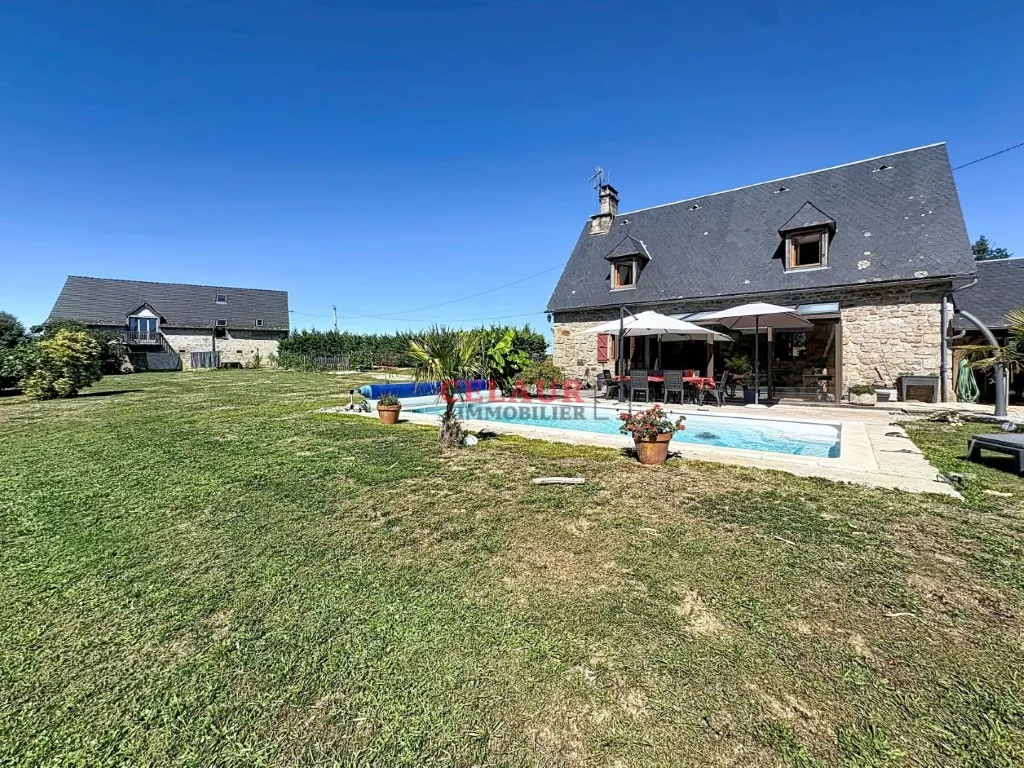 Propri&eacute;t&eacute; maison pierre piscine et grange