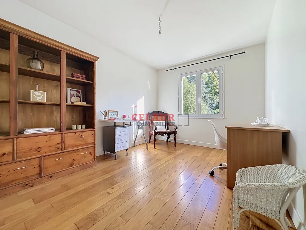 SPACIEUSE MAISON DE 180 M&sup2; AVEC PISCINE