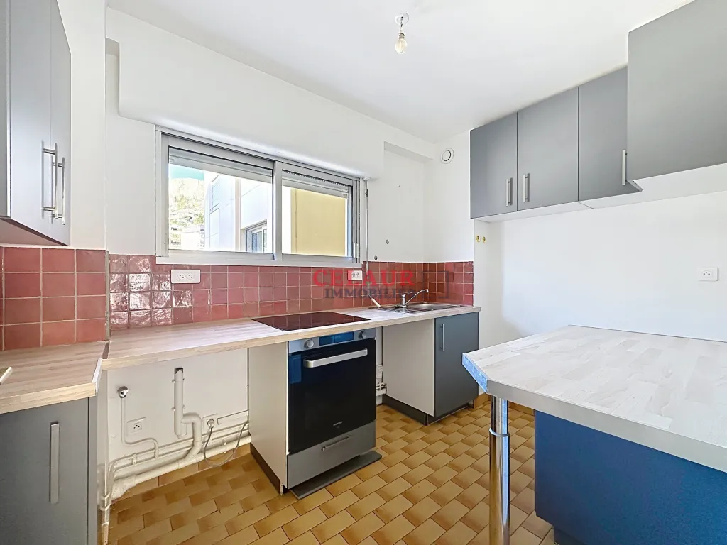 APPARTEMENT AVEC STATIONNEMENT
