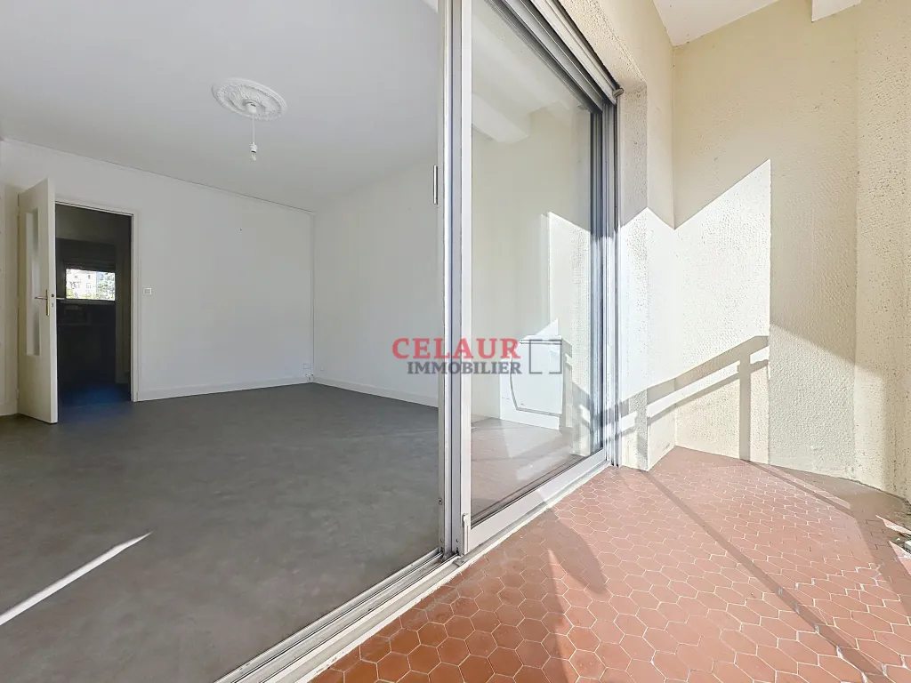 APPARTEMENT AVEC STATIONNEMENT