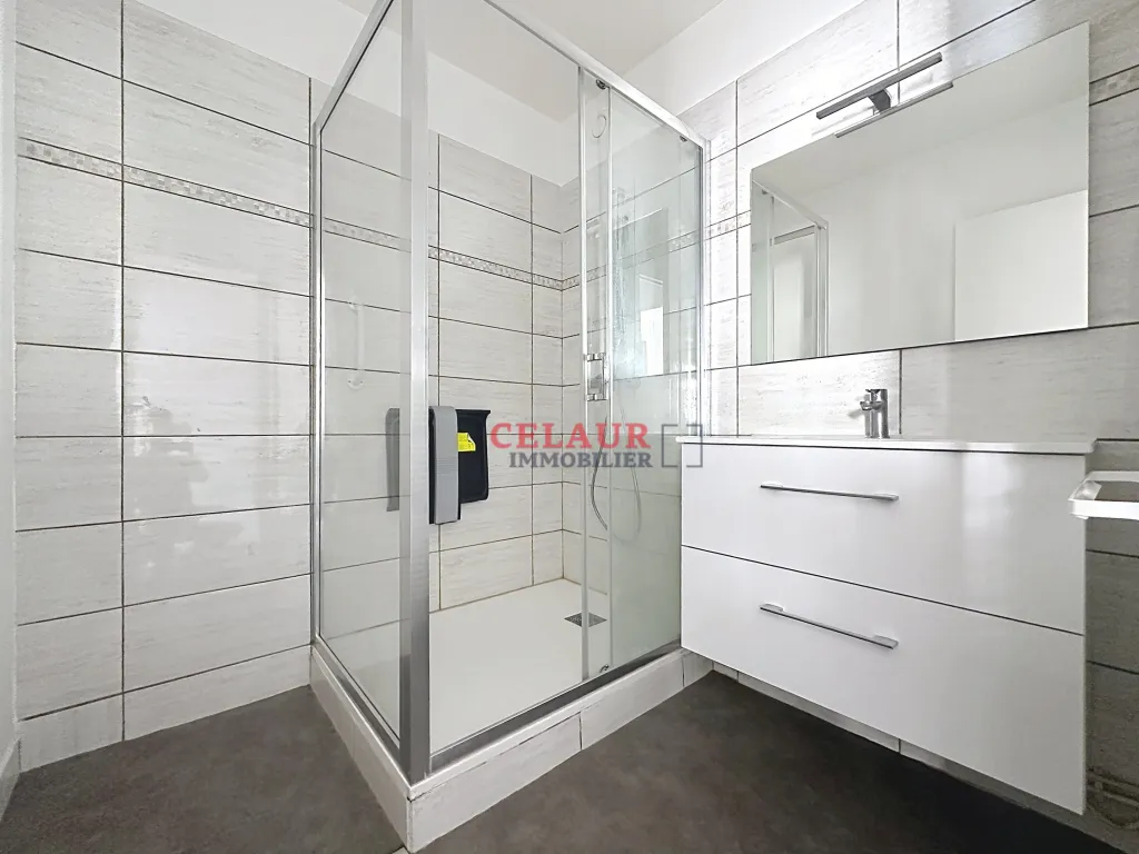 APPARTEMENT AVEC STATIONNEMENT